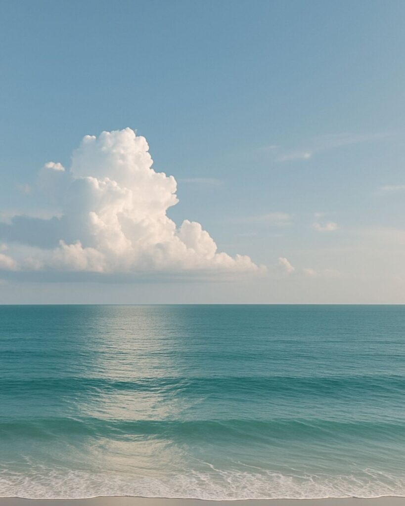 わたぼうし短歌帖「雲の峰 心は超えて 海原へ
夢見の果てに のばす指先」短歌イメージ画像