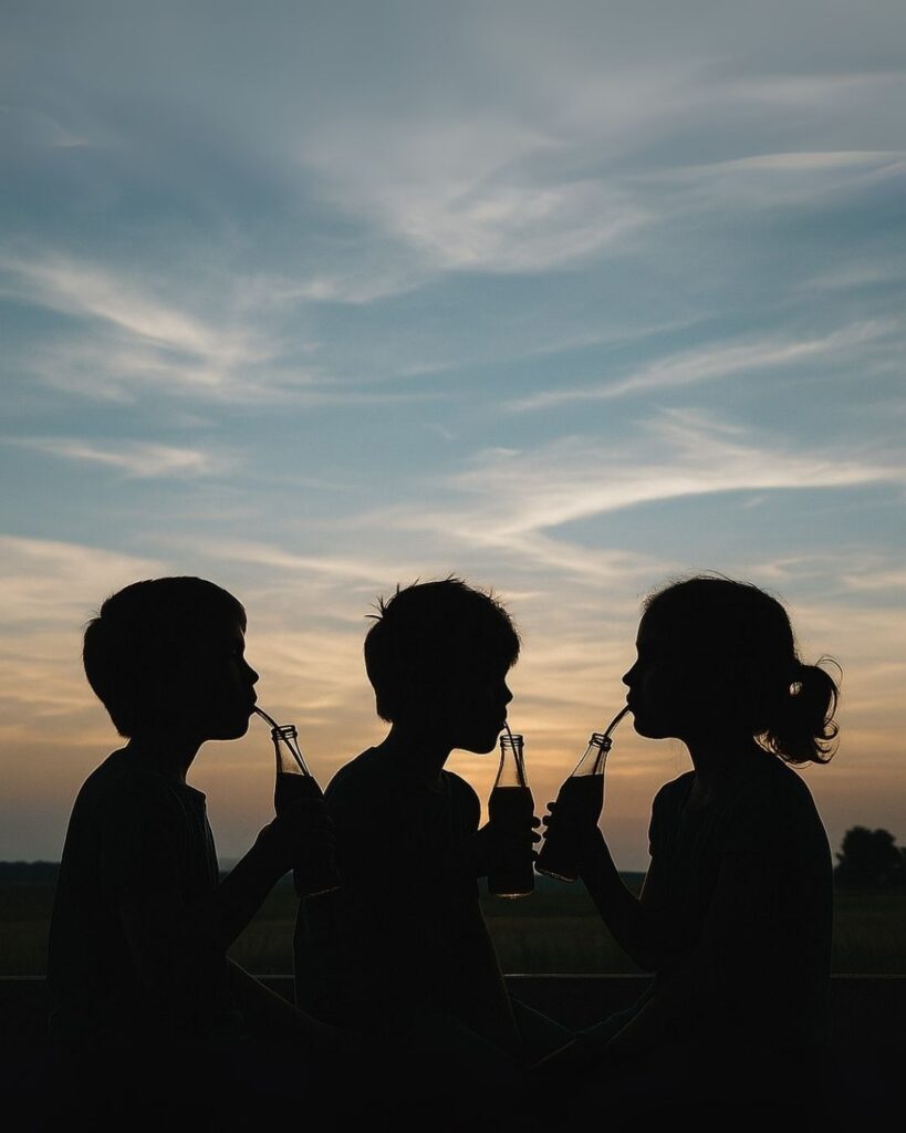わたぼうし短歌帖「大暑の日 暑き風を 飲みほして
渇いた躰に 一口のコーラ」短歌イメージ画像