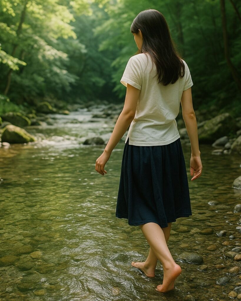 わたぼうし短歌帖「せせらぎの 小さき声と 語り合い
足をひたして こころ澄みゆく」短歌イメージ画像