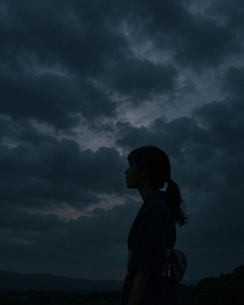 わたぼうし短歌帖「恋星を　雲のまぎれに　まちぶせて
今宵の願いよ　届かぬままに」短歌イメージ画像