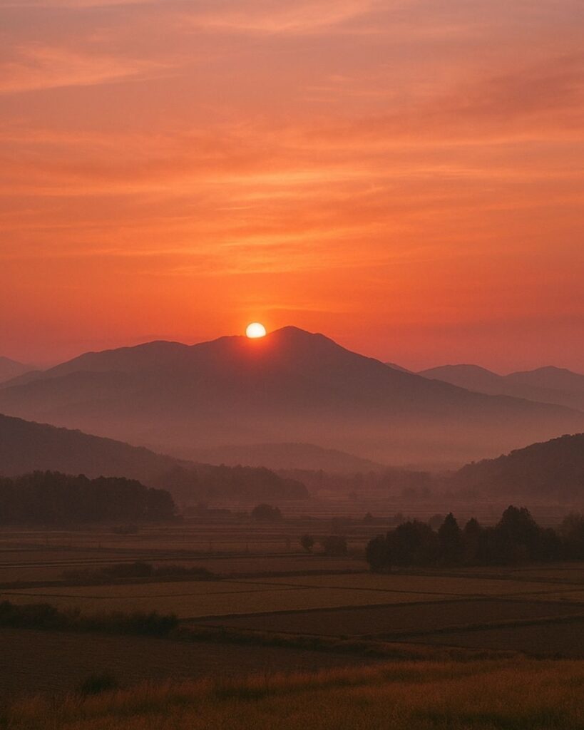 わたぼうし短歌帖「夕映えに 霞みて遠く 山見ゆる
眼裏かさねて 故郷恋しや」短歌イメージ画像