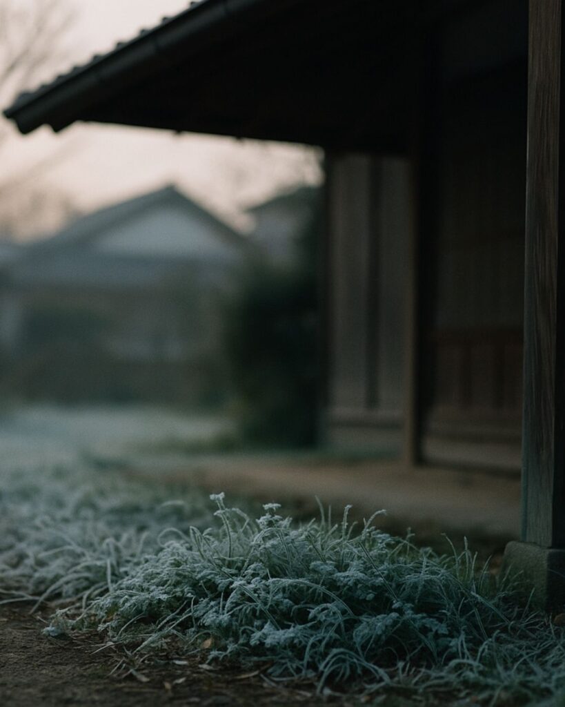 わたぼうし短歌帖「うす白む 草のいぶきに 息ひそめ
暮らしの端と 冬はふかまり」短歌イメージ画像
