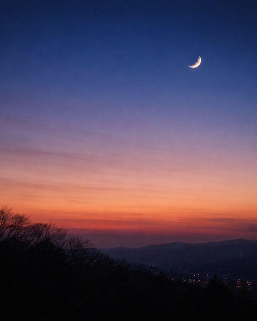 わたぼうし短歌帖「宵空を　十二単に　重ねをり
見惚るるほどの　寒月掛かる」短歌イメージ画像