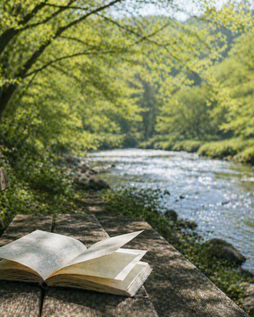 わたぼうし短歌帖「色淡く　かたちを追ひて　ゆく先に
色の彼方へ　心ほどけて」短歌イメージ画像